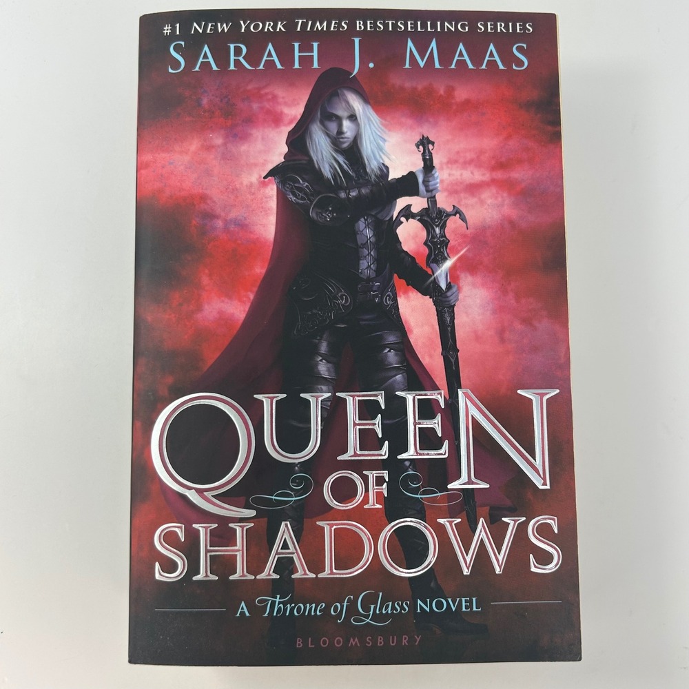 Queen of Shadows Paperback by Sarah J. Maas Throne of Glass